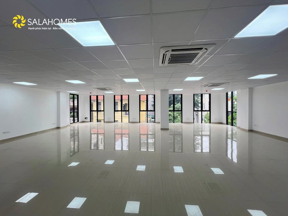 Văn phòng cho thuê tại 33 Võng Thị, Tây Hồ 180m² giá 35 triệu - Thiết kế hiện đại, sẵn sàng làm việc!