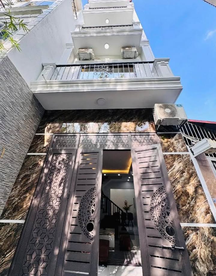 Nhà 6 tầng thang máy Phú Diễn 43m² giá 9.8 tỷ - Kinh doanh đỉnh cao!