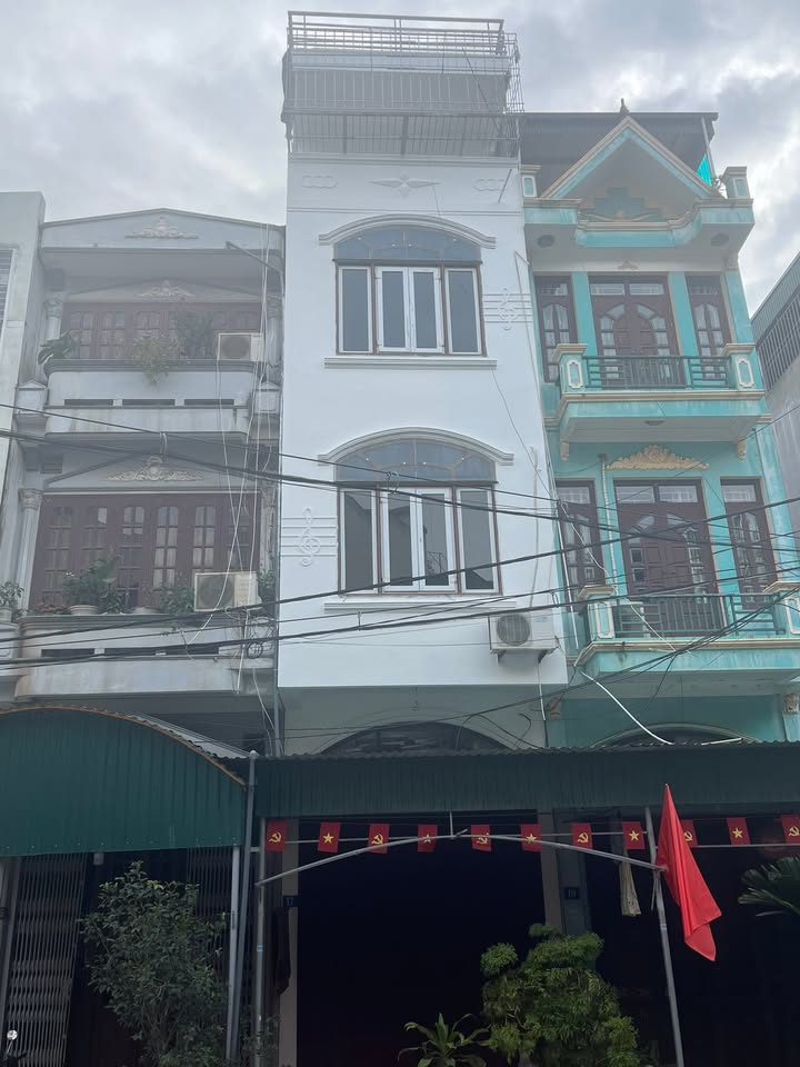 Nhà nghỉ 4 tầng tại Bãi Cháy, Hạ Long 44m² giá 4.6 tỷ - Đầu tư sinh lời ngay!