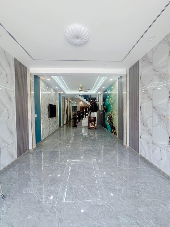 Nhà riêng Dĩ An 81m² giá 4.85 tỷ - Thiết kế hiện đại, sân ô tô rộng rãi!