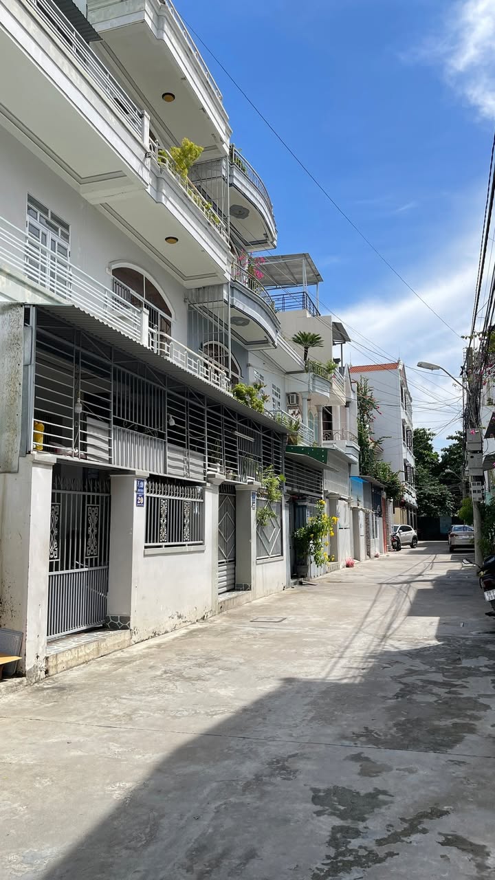 Nhà 3 tầng hẻm Đặng Nguyên Cẩn Nha Trang 67,5m² giá 5,9 tỷ - Vị trí gần biển lý tưởng!