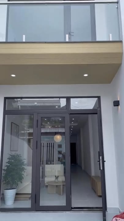 Nhà riêng 2 tầng trên đường Cách Mạng Tháng 8, Đà Nẵng - Giá 3.95 tỷ - Thương lượng chính chủ!