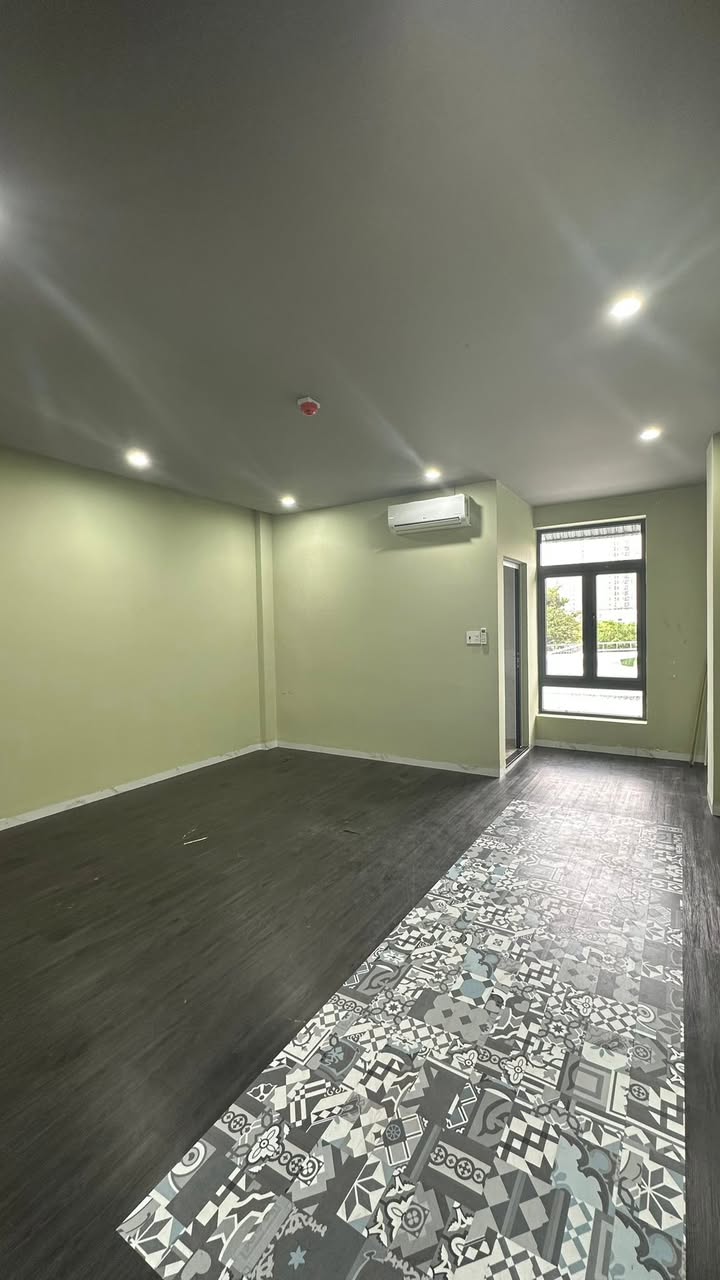 Cho thuê phòng tầng 2, 3 nhà 4 tầng trên đường Mê Linh - Giá chỉ 3.7 triệu/tháng