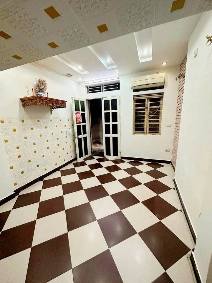 Nhà C4 Nguyễn Văn Cừ Long Biên 30m² giá chỉ 4 triệu - Tiện nghi đầy đủ!