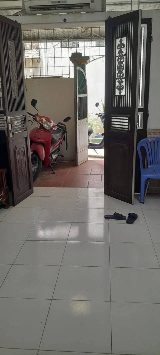 Nhà 2 tầng tại Tân Thịnh, Hòa Bình - 50m² giá 1.3 tỷ - Gần trường học và bưu điện!