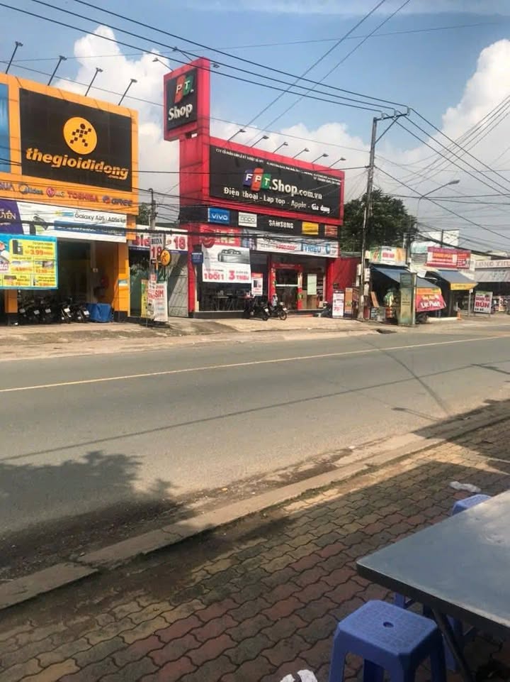 Bán gấp FrontHouse mặt tiền chợ Bình Chuẩn, Thuận An 375m² giá 7.5 tỷ - Kinh doanh sầm uất!