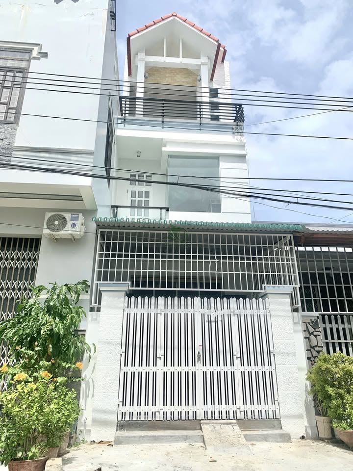 Cho thuê nhà nguyên căn 3 tầng Vĩnh Hòa Nha Trang 12 triệu - Phù hợp làm homestay!