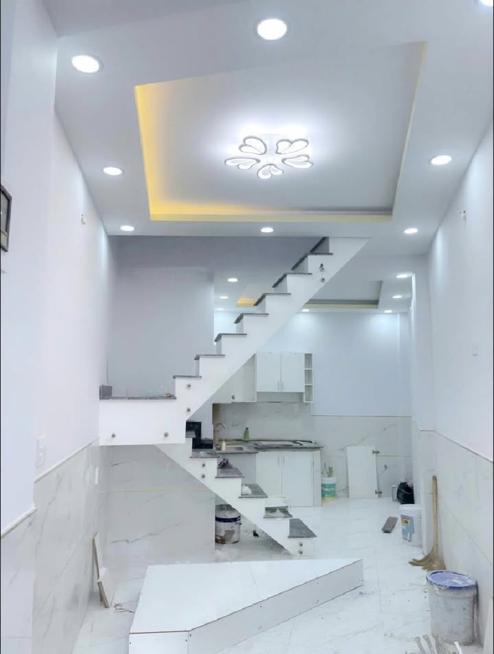 Nhà đẹp 24m² hẻm xe hơi đường Chiến Lược, Bình Trị Đông chỉ 2.65 tỷ - Tiện ích đầy đủ!