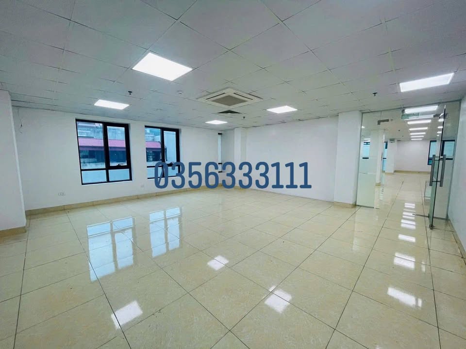 Văn phòng cho thuê Nguyễn Khang Cầu Giấy 360m² giá 70 triệu - Đầy đủ tiện nghi, sẵn sàng làm việc!