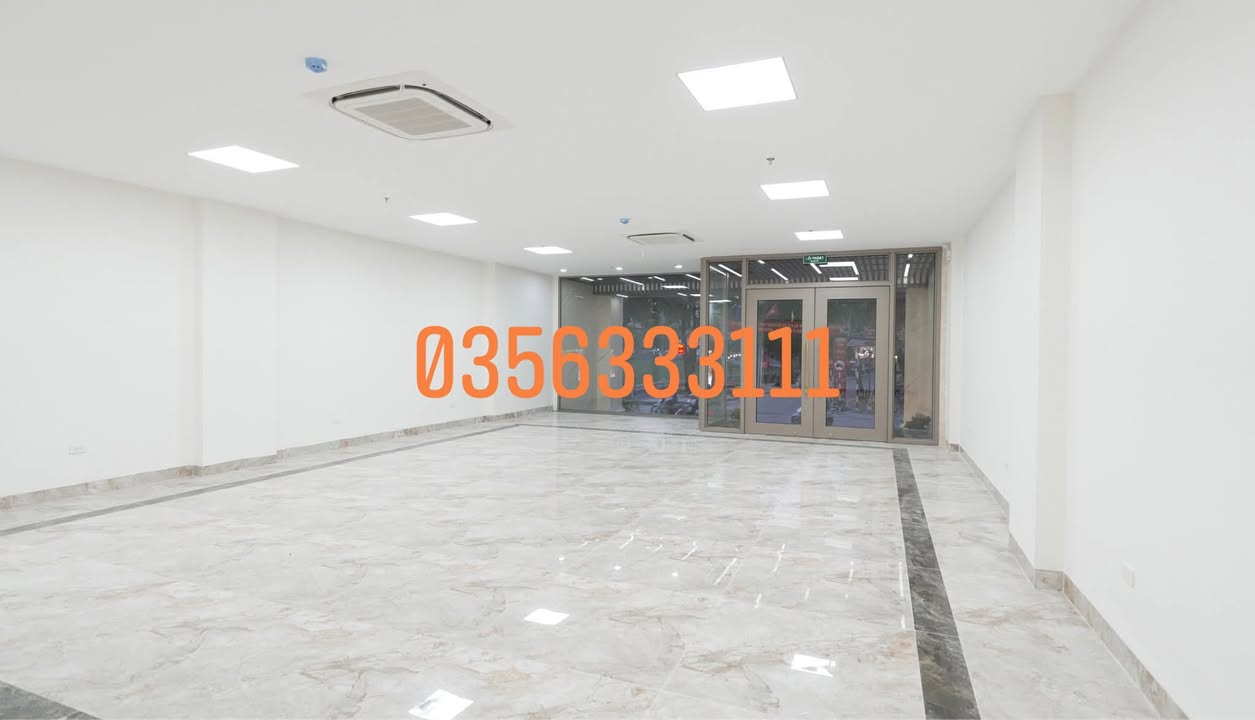 Tòa nhà văn phòng Đức Diễn 200m² giá 115 triệu - Thiết kế hiện đại, tiện nghi đầy đủ!