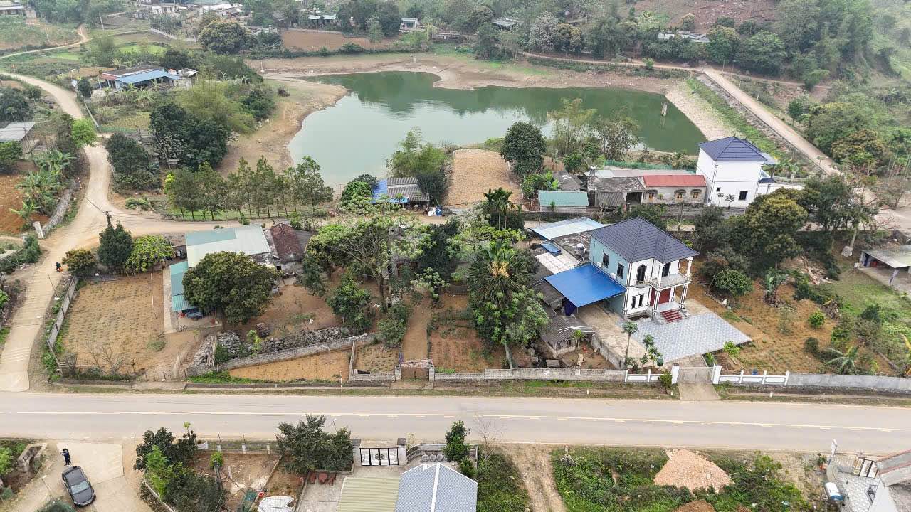 Đất nền Lạc Lương, Yên Thủy 175m² giá chỉ 395 triệu - Bám hồ thơ mộng!