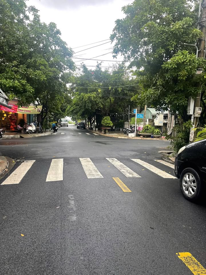 Nhà 3 tầng mái thái mặt tiền đường chính phường 2 Tuy Hòa 90m² - Bán gấp chỉ 6.5 tỷ!