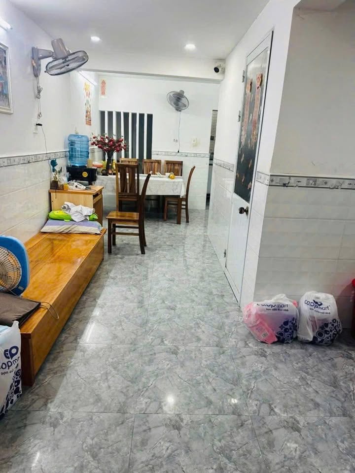 Nhà cấp 4 gác lửng hẻm Lê Trung Kiên 98m² giá 2.2 tỷ - Vị trí thuận lợi, chính chủ bán!