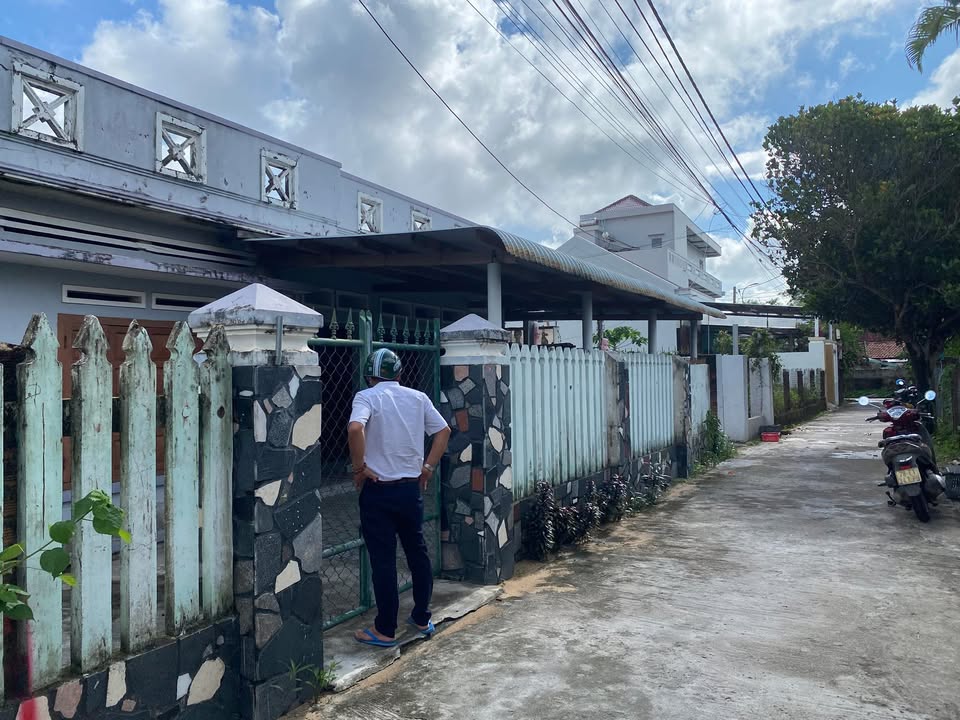Nhà cấp 4 và đất 144m² tại hẻm đường 3/2 Tuy Hòa - Khu dân cư văn minh!