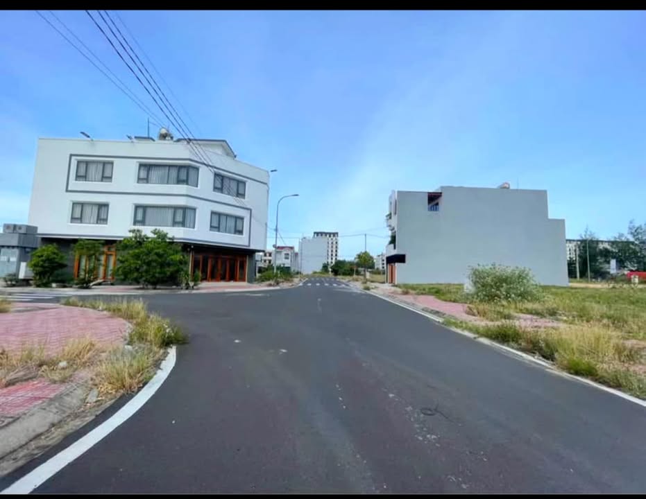 Đất nền góc đường 14, Tuy Hòa 106m² giá 3.95 tỷ - Đầu tư sinh lời tuyệt vời!