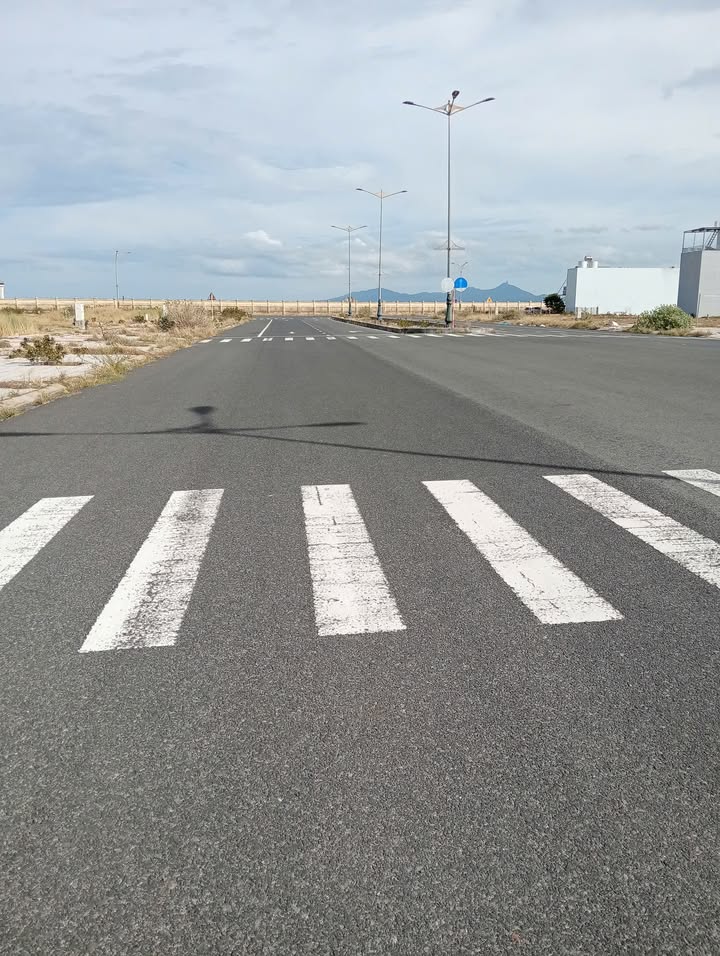 Đất nền mặt đường Phan Chu Trinh 100m² giá 2.5 tỷ - Vị trí siêu đẹp gần sân bay Tuy Hòa!