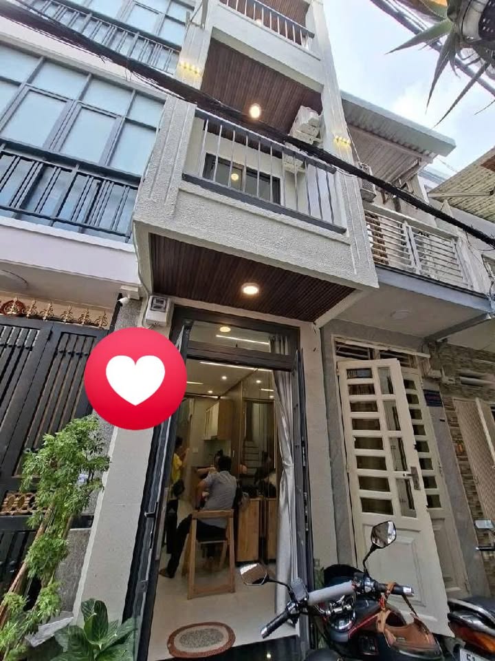 Nhà 3 tầng Hẻm 737 Lạc Long Quân 15m² - Nội thất mới đẹp, giá thỏa thuận!