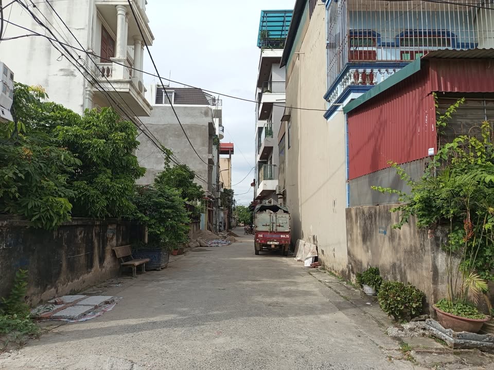 Nhà 2.5 tầng Trâu Quỳ, Gia Lâm 40m² giá chỉ 5.85 tỷ - Đường xe tải tránh