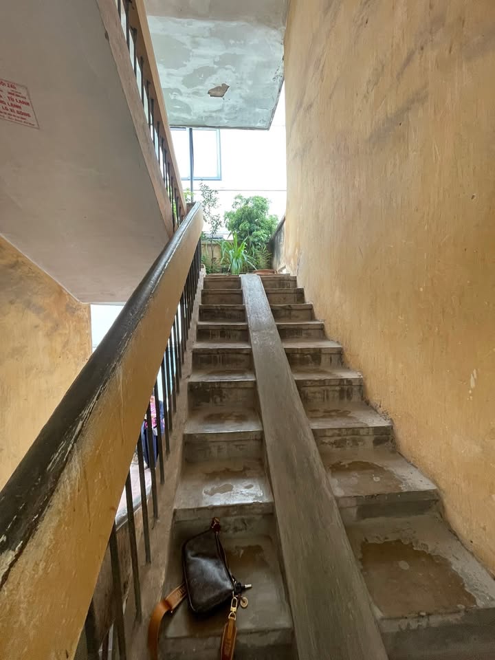 Căn hộ Tập Thể Trường Chinh, Đống Đa, 100m² giá 4 tỷ - Nhà thoáng, vị trí đắc địa!