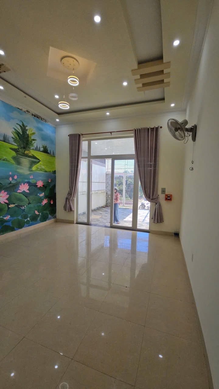 Nhà mặt tiền 123 Mạc Đỉnh Chi, Bảo Lộc 115m² giá 2.5 tỷ - Khu dân cư đông đúc!