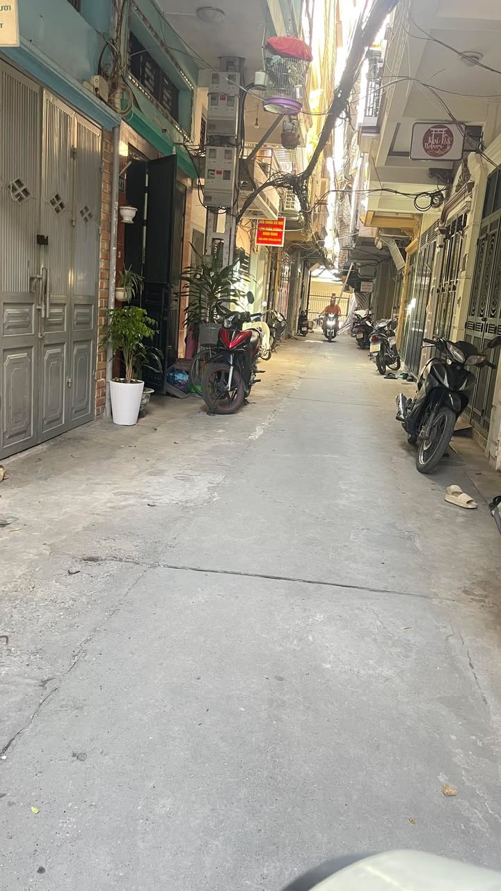 Nhà riêng Đội Cấn 45m² giá 12 tỷ - Mặt tiền rộng, sân chơi ô tô thoải mái!