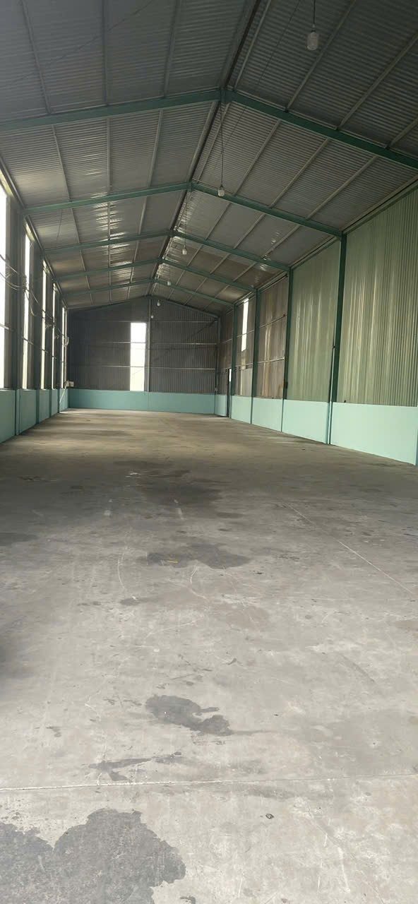 Kho cho thuê mặt tiền Tân Phước Khánh 500m² giá 25 triệu - Diện tích rộng, tiện ích đầy đủ!