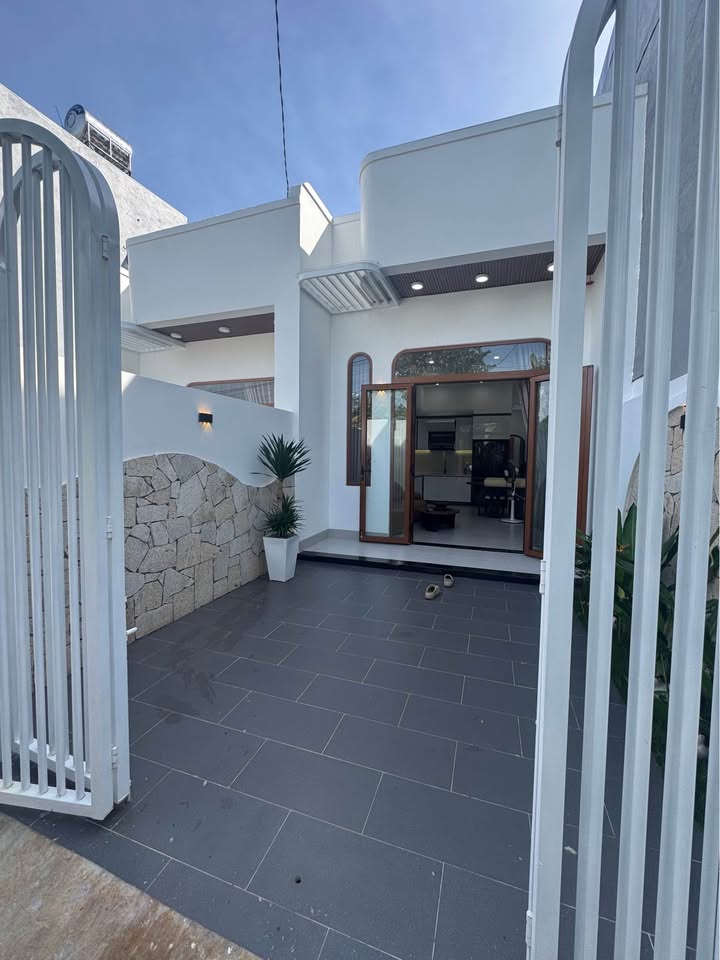 Nhà phố hiện đại hẻm ô tô Tuệ Tĩnh 80m² giá 2.98 tỷ - Sẵn sàng vào ở!