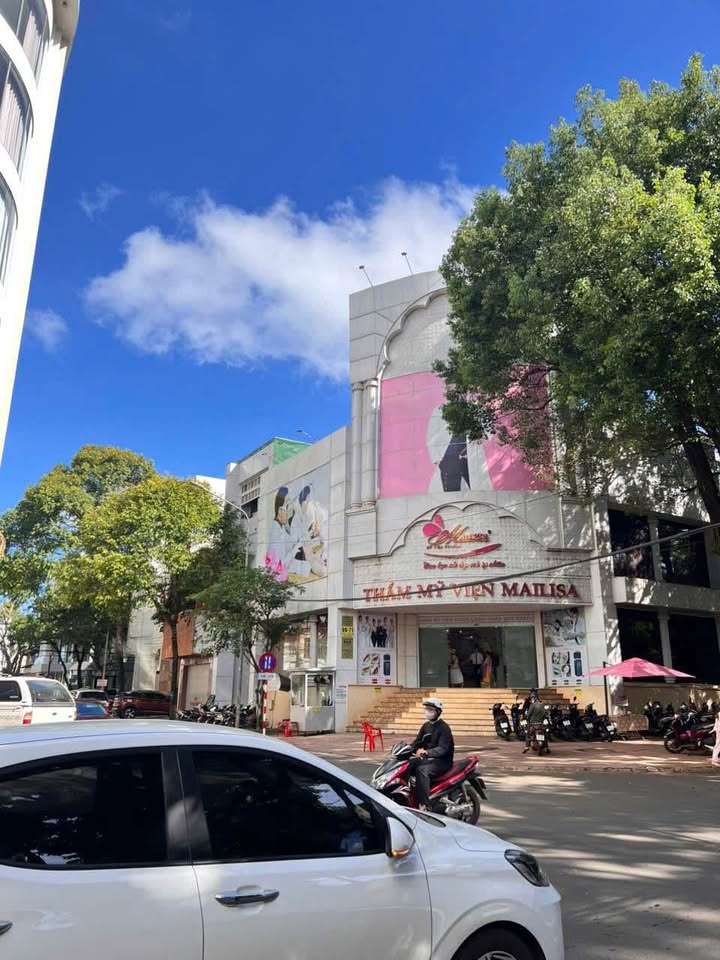 Cho thuê nhà góc 2 mặt tiền Ngô Quyền - Tú Xương 300m² giá 95 triệu - Phù hợp cho nhiều loại hình kinh doanh!