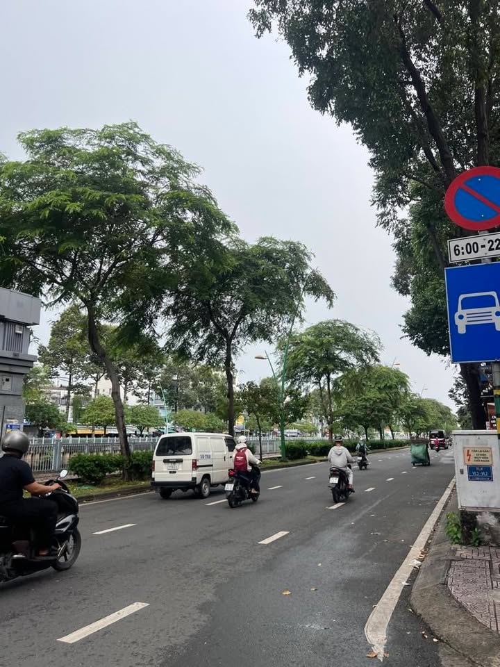 Nhà riêng Trường Sa Quận 3 42m² giá 8 tỷ - Sổ đỏ chính chủ, ở ngay!