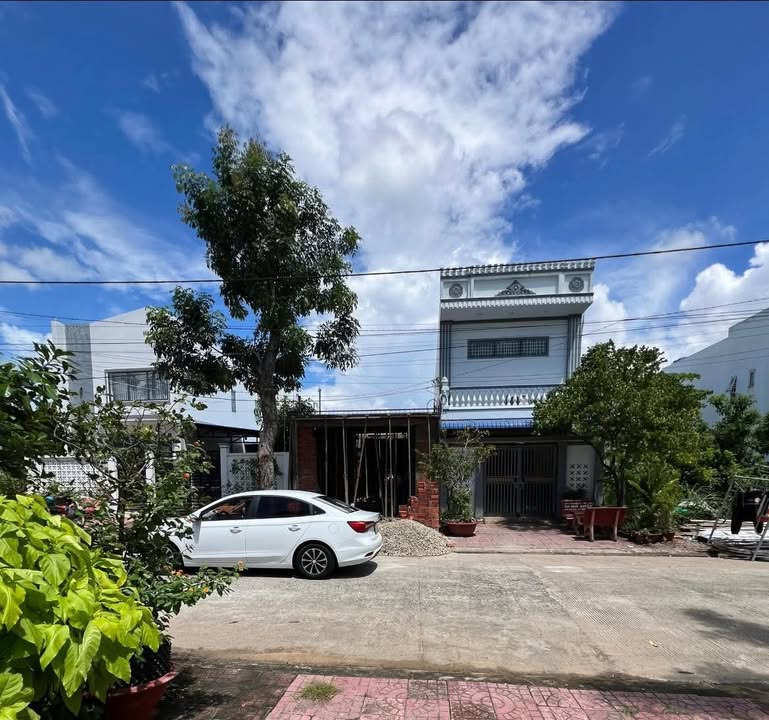 Nhà 1 trệt 1 lầu mặt tiền đường Tô Thị Tẻ, Cà Mau 82m² giá 2.35 tỷ - Chính chủ bán