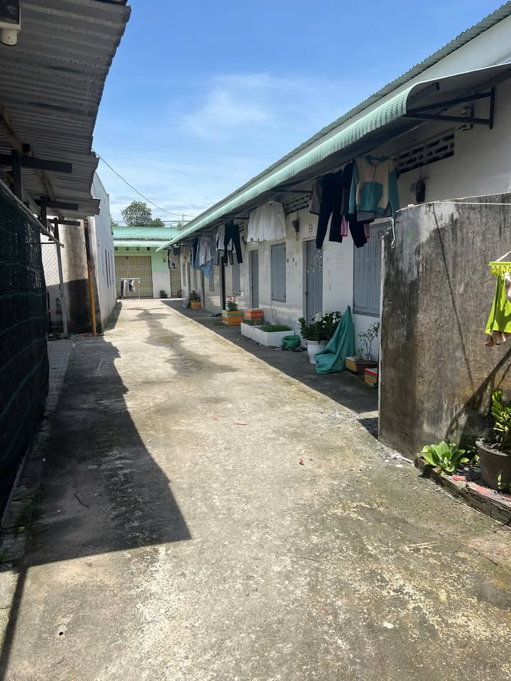 Dãy trọ 8 phòng và nhà cấp 4 tại Nhơn Trạch 341m² giá 2 tỷ - Nguồn thu ổn định!