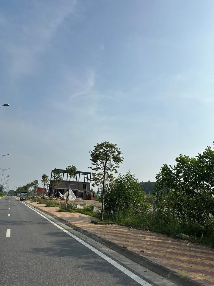 Đất nền Yên Sơn 136m² giá thỏa thuận - Hạ tầng hoàn thiện, dân cư đông đúc!