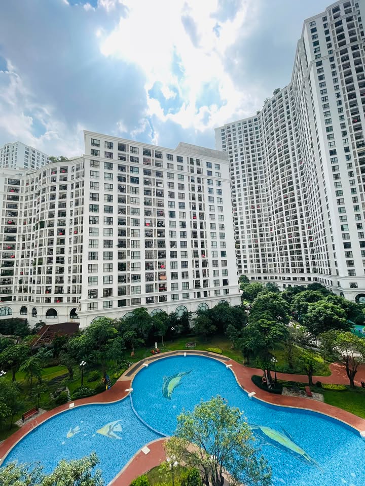 Căn hộ 2 ngủ 105m² Royal City giá 13.x tỷ - View bể bơi nội khu