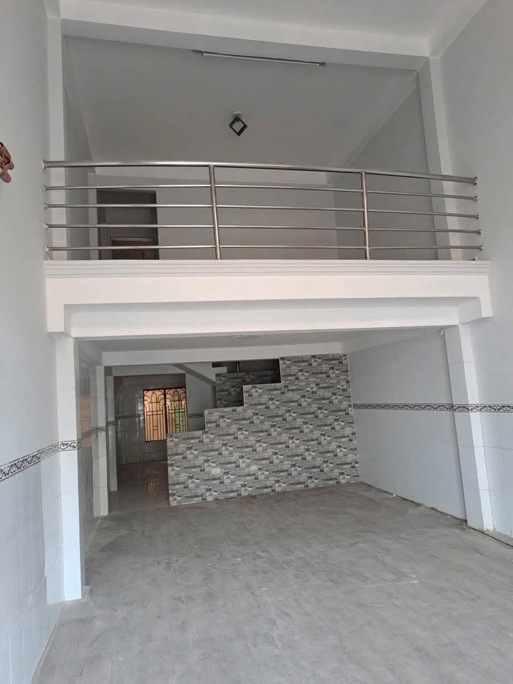 Nhà mặt tiền đường Ung Văn Khiêm, Long Xuyên 56m² giá 5.7 tỷ - Đầu tư sinh lời ngay!