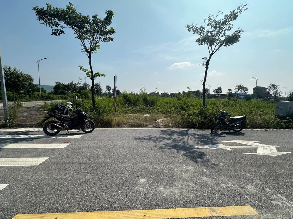 Đất nền Nhân Chính, Lý Nhân 100m² giá 1.8 tỷ - Mặt tiền 5m, view công viên!