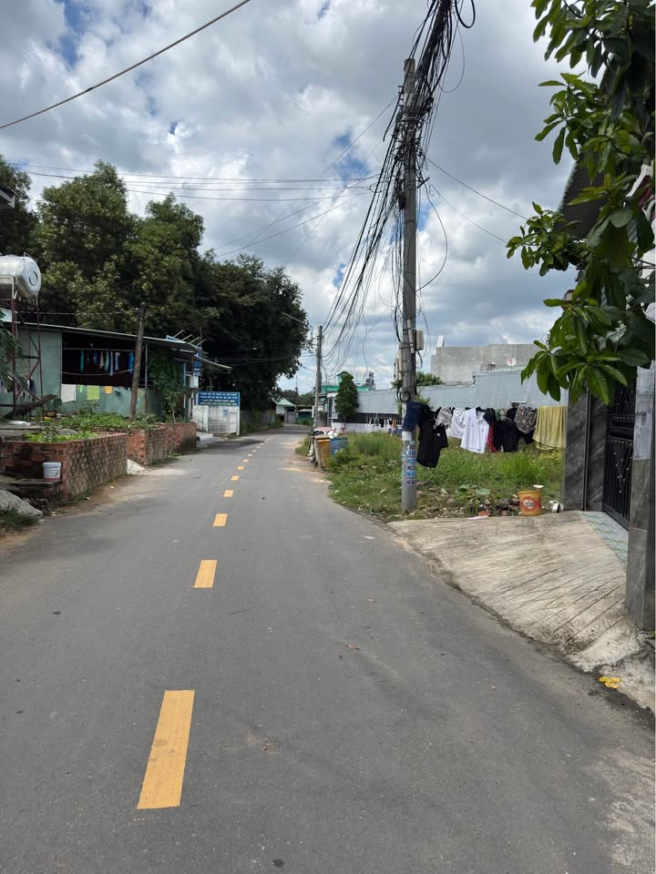 Nhà gác lửng mặt tiền đường Từ Văn Phước, 100m² giá 2.3 tỷ - Gần khu vực tiện ích