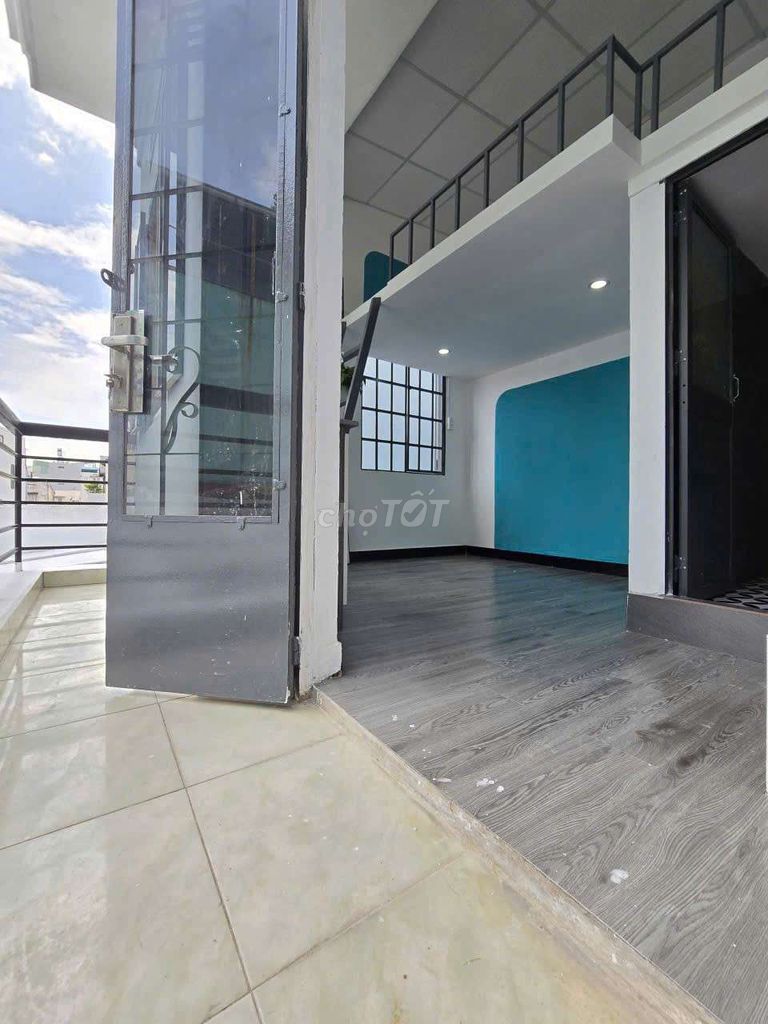 Phòng trọ 30m² quận Bình Thạnh giá 4.9 triệu - Ban công lớn thoáng mát gần quận 1!