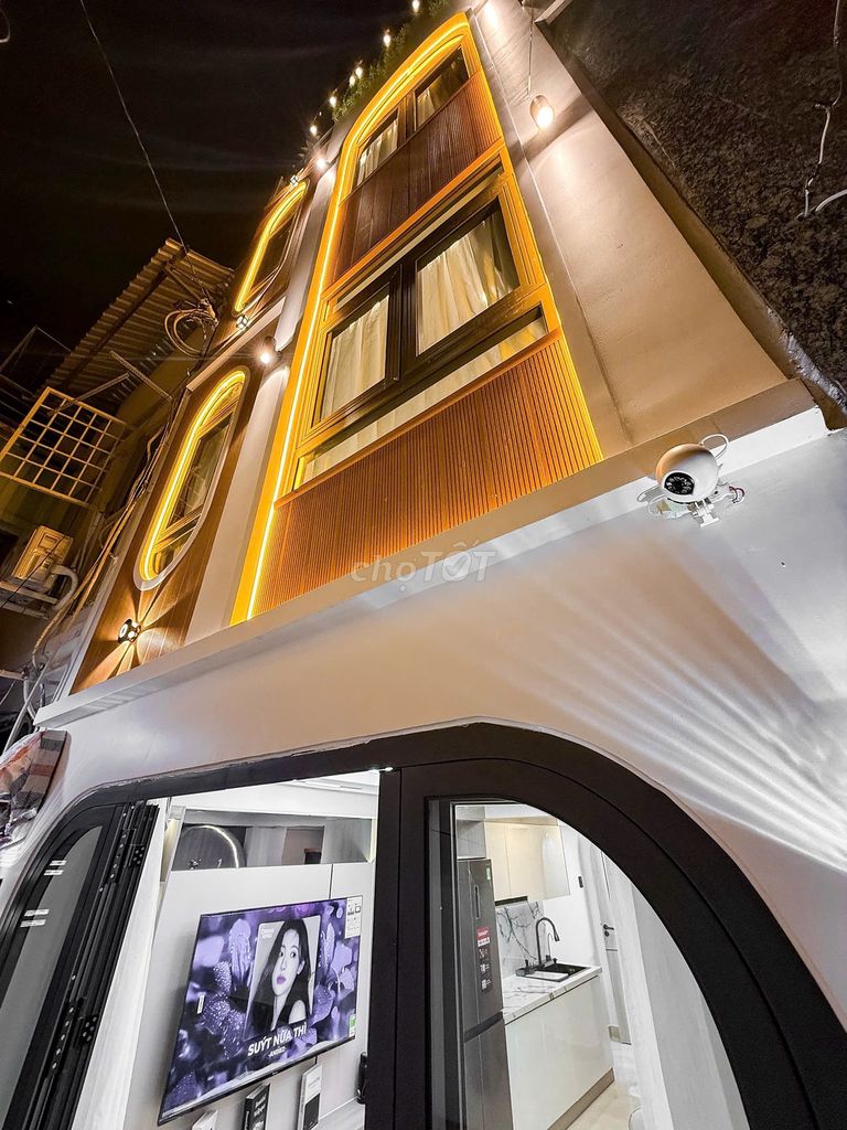 Nhà 4 Tầng BTCT Cách Mạng Tháng Tám, Q3 - Full nội thất - Giá 4.89 tỷ