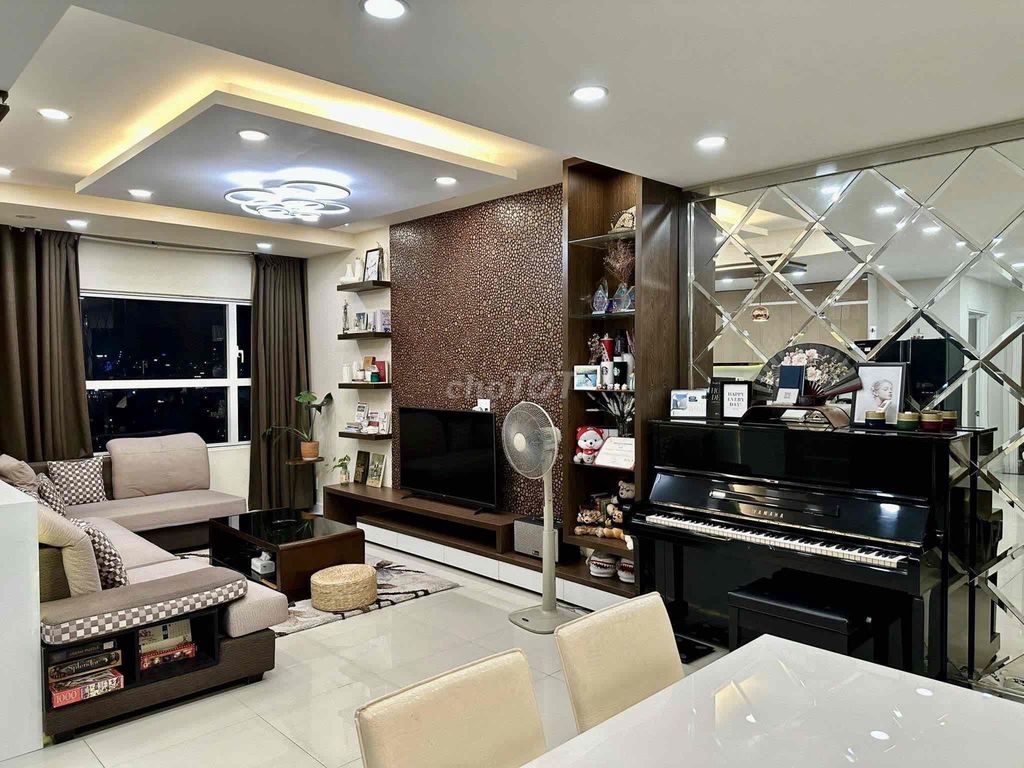 Căn hộ Sunrise Nguyễn Hữu Thọ Quận 7 97m² giá 8 tỷ - Full nội thất sang trọng!