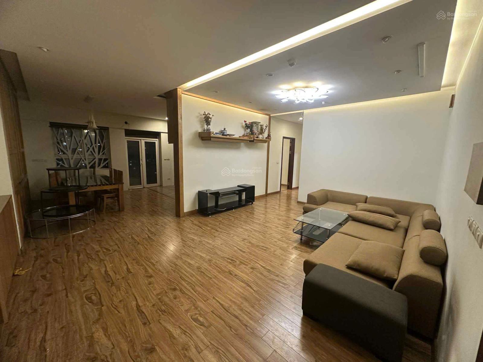 Căn hộ 3 ngủ 170m² Tòa B, 165 Thái Hà - View Hồ Hoàng Cầu chỉ 22 triệu/tháng!