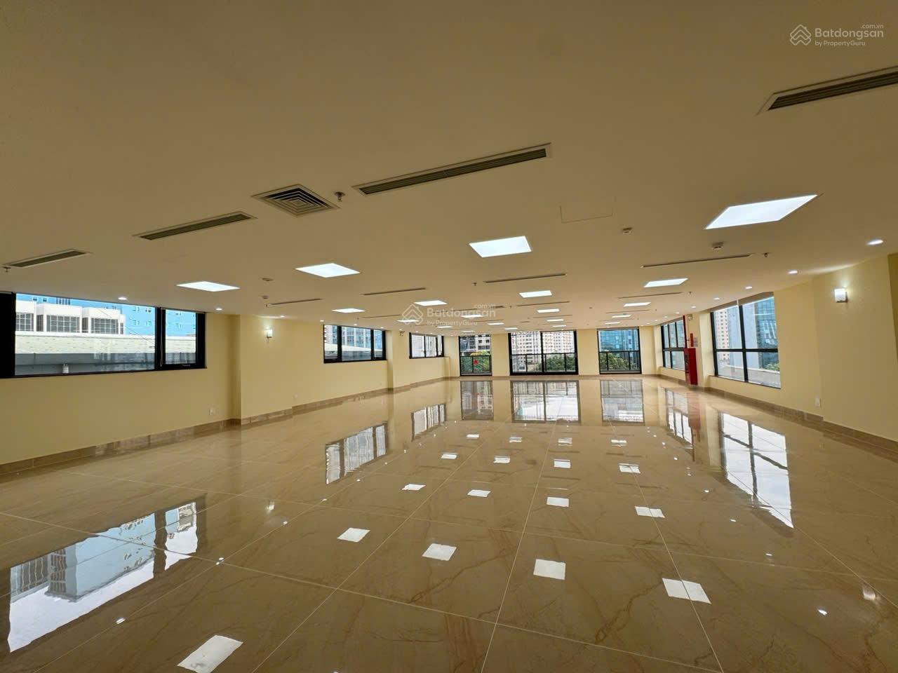 Cho thuê sàn văn phòng phố Hoàng Ngân - Cầu Giấy 270m² giá 72 triệu - Sẵn sàng bàn giao ngay!