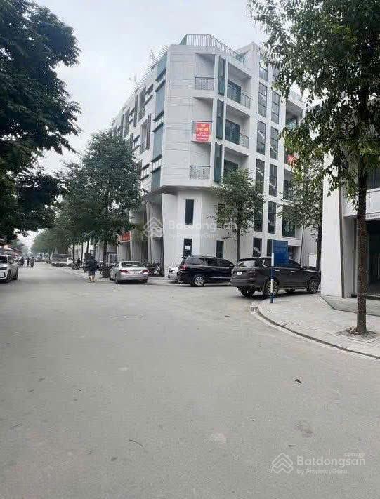 Nhà liền kề Galaxy Vạn Phúc 100m² giá 28 triệu - Gần trung tâm, kinh doanh thuận lợi!