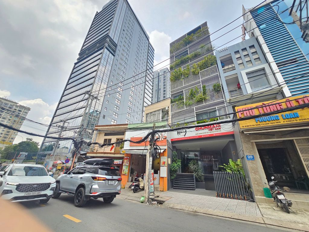 Cho thuê văn phòng mặt tiền đường Nguyễn Văn Thương, quận Bình Thạnh, 700m² - Phù hợp làm showroom, nhà hàng, ngân hàng!