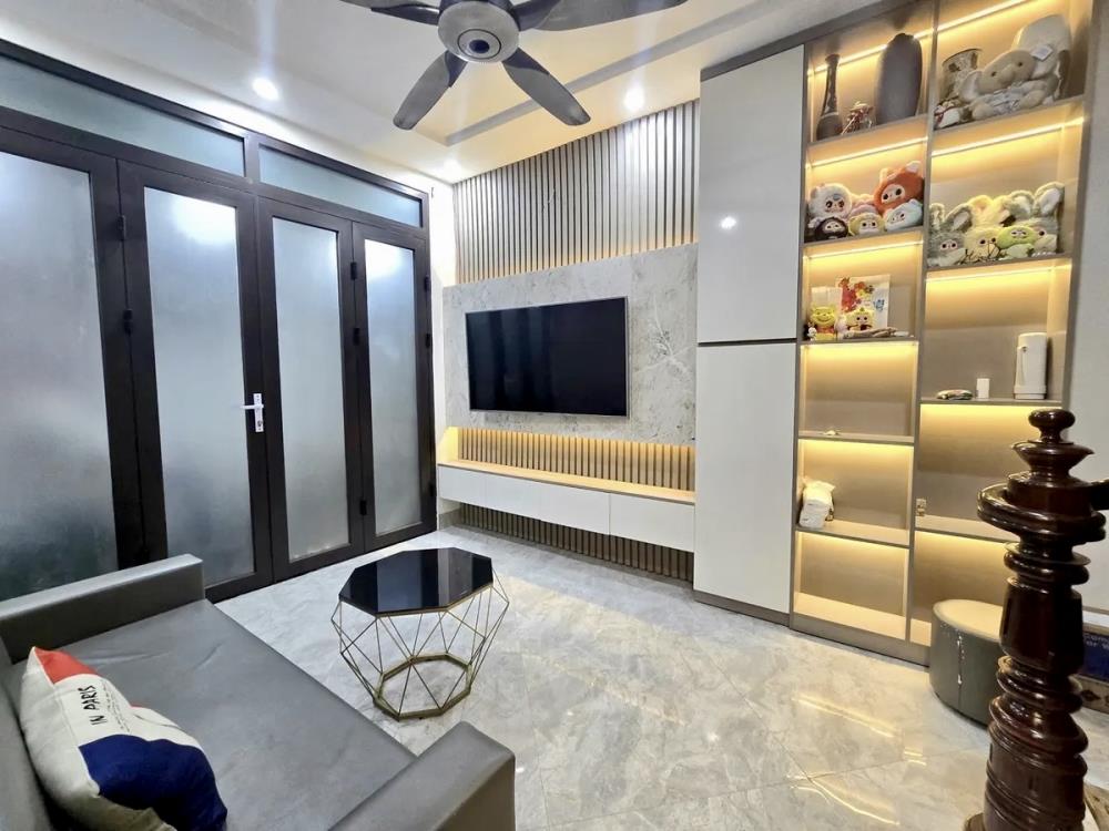 Bán nhà phố Tôn Đức Thắng, Đống Đa 25m² giá 8,35 tỷ - Ngõ nông, thoáng mát!