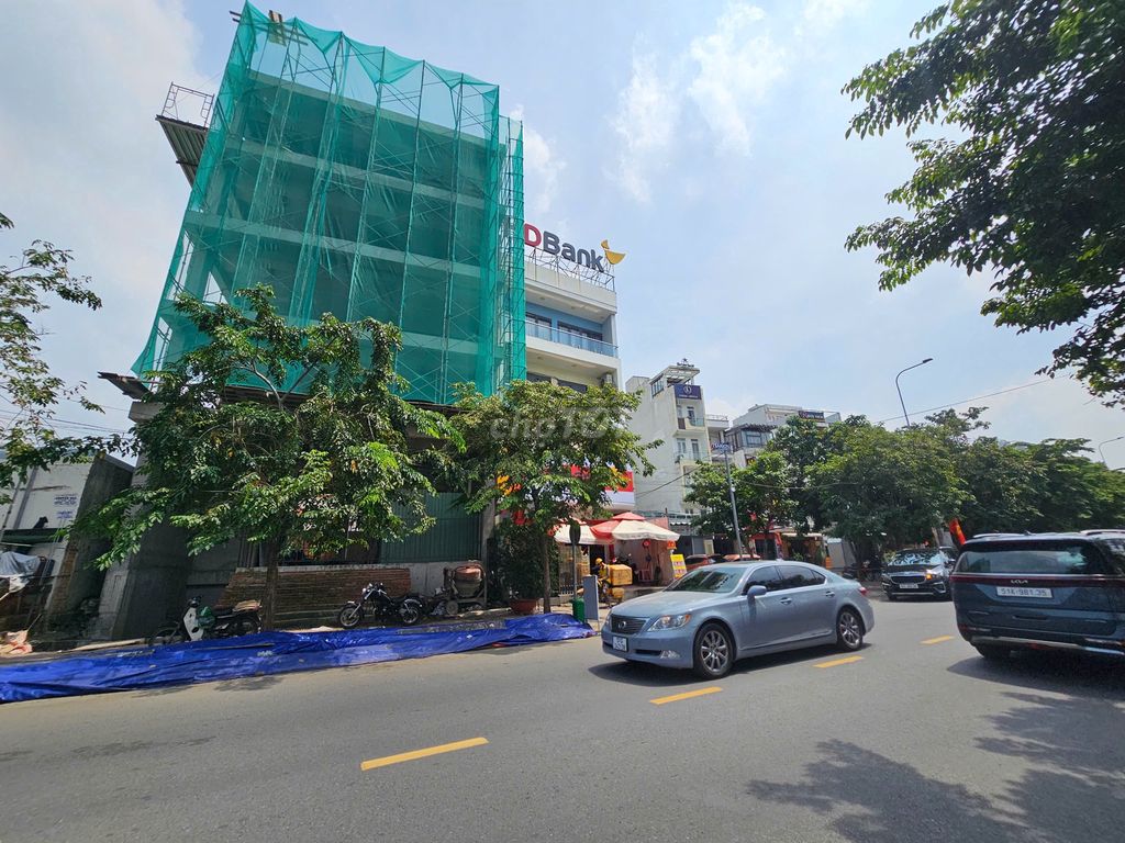 Nhà Mặt Tiền Đường Nguyễn Văn Hưởng, Thảo Điền Quận 2, Diện Tích 1100m² - Giá Chỉ 160 Triệu/Tháng!