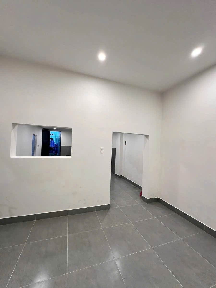 Nhà 2 tầng đường 3 Tháng 2, Hải Châu 105m² - Vị trí đắc địa, tiện ích đầy đủ!