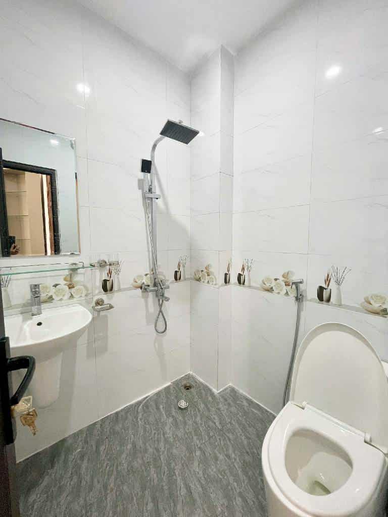 Nhà phố Pháo Đài Láng 32m² giá 9 tỷ - Thiết kế hiện đại, thang máy