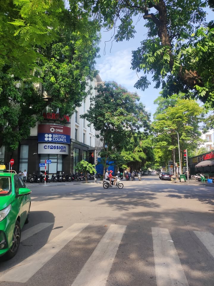 Bán nhà mặt phố Hòa Mã, quận Hai Bà Trưng, 188m², 9 tầng - Đoạn đẹp nhất phố!