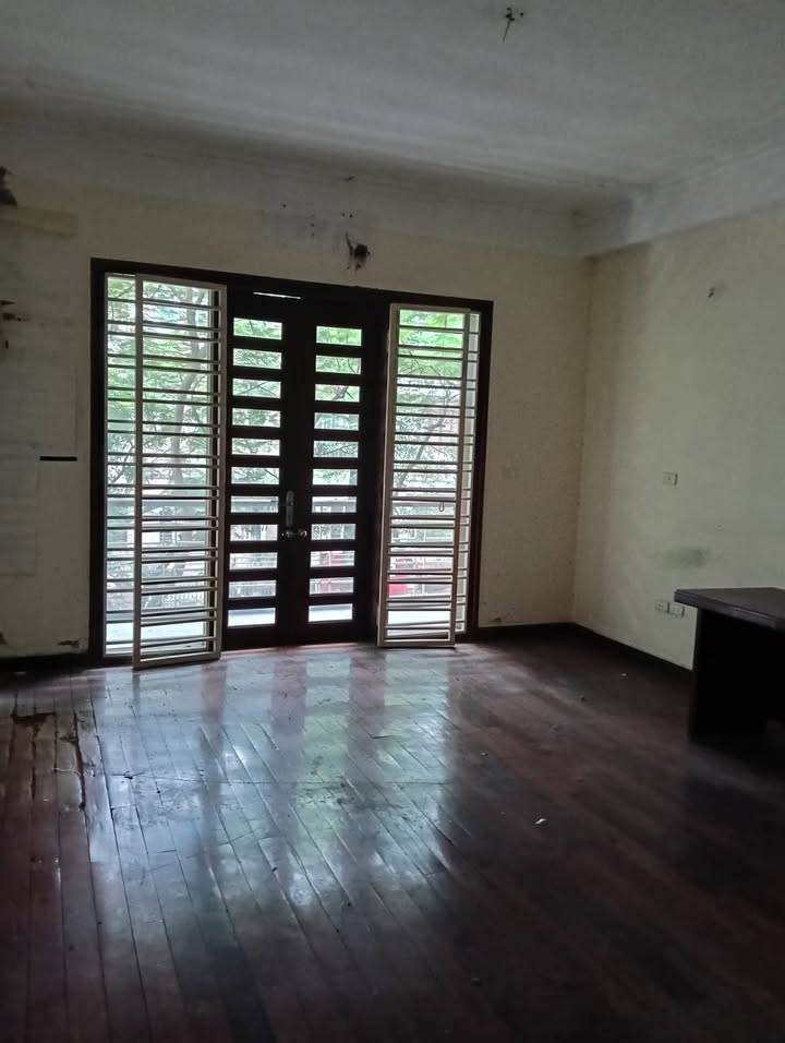 Nhà phố Văn Quán, Hà Đông 82m² giá 23.3 tỷ - Kinh doanh đỉnh cao, ô tô tránh!