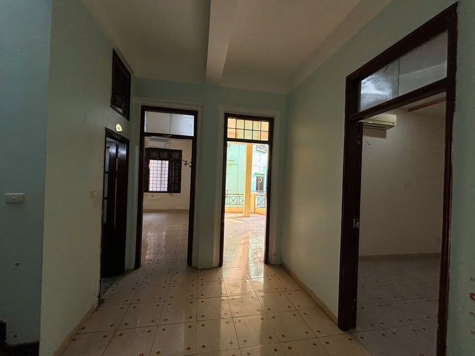 Nhà cho thuê làm CHDV - Homstay Trần Quốc Hoàn, Cầu Giấy 90m² - Mặt ngõ ô tô tránh